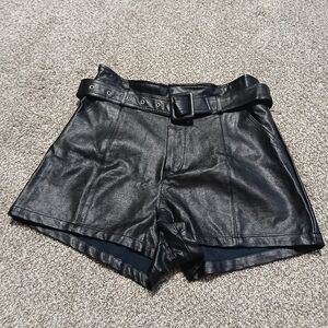 Gilli Black Women Shorts Size M